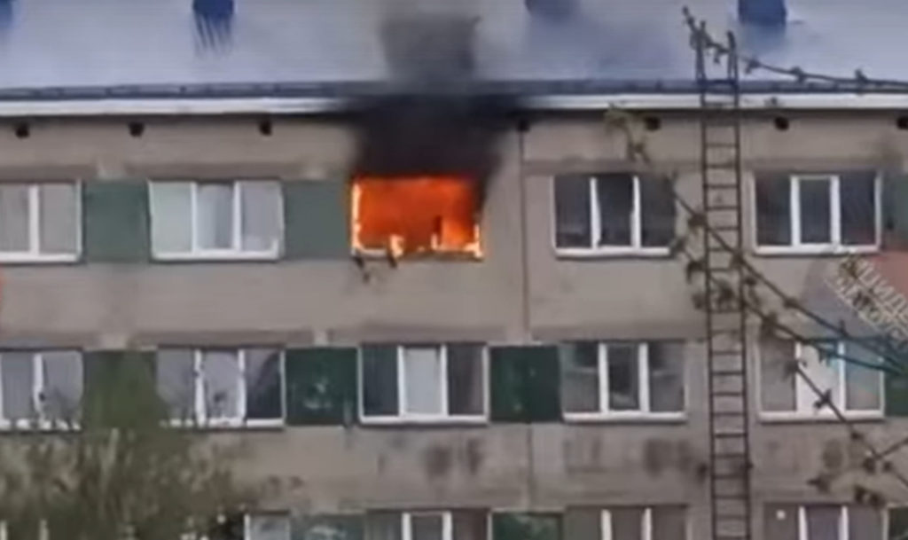 Пожар в жилом доме на улице Румянцева в Златоусте