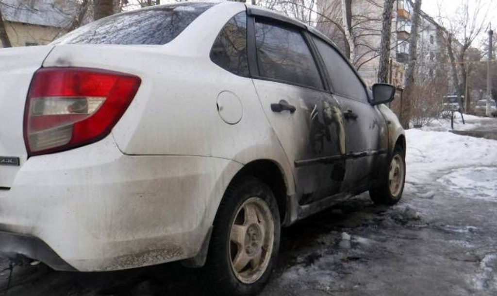 В Карталах пытались сжечь автомобиль