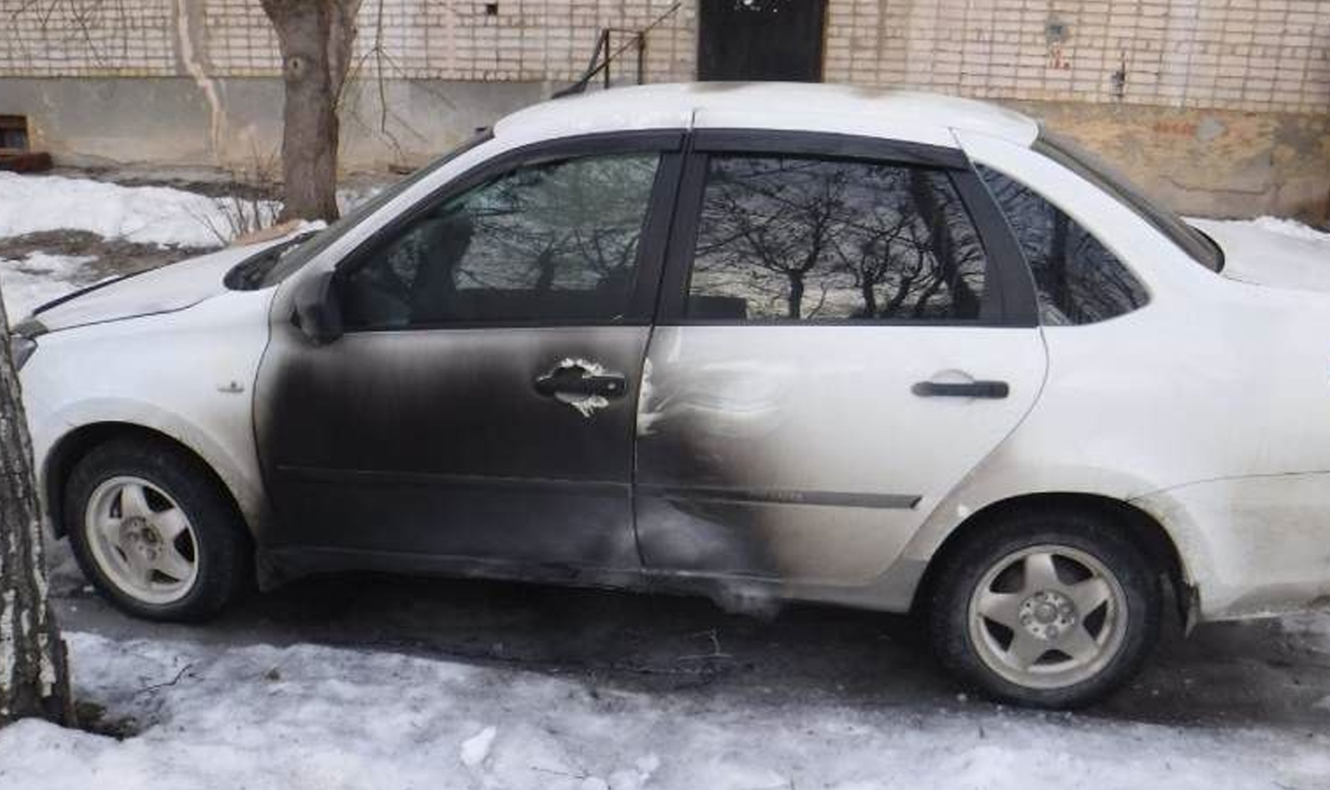 В Карталах пытались сжечь автомобиль