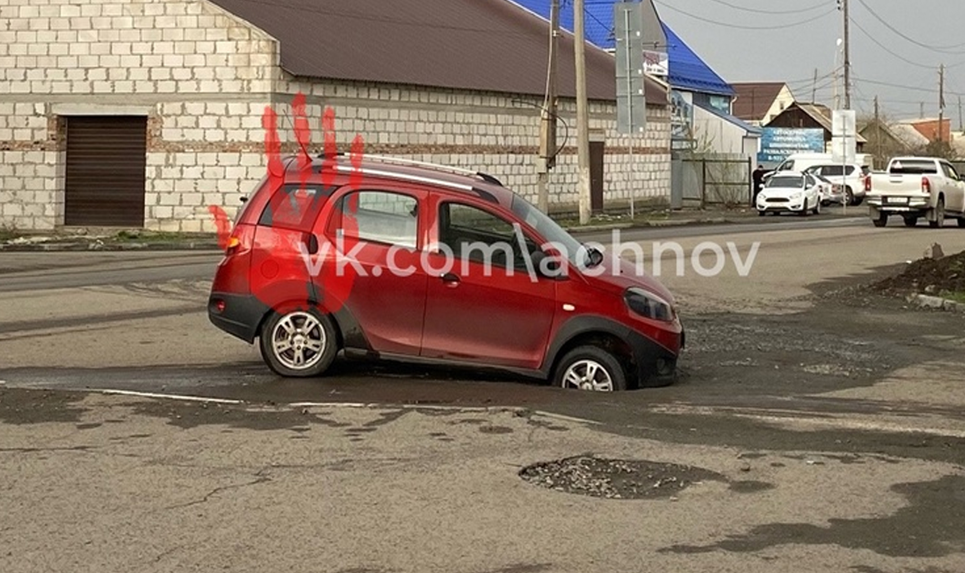 Машины уходят под землю! Жители Коркино жалуются на плохую дорогу
