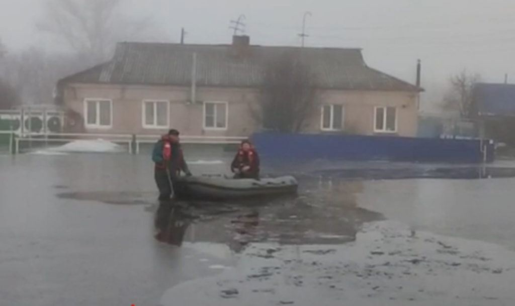 Единственное средство передвижения - лодка!