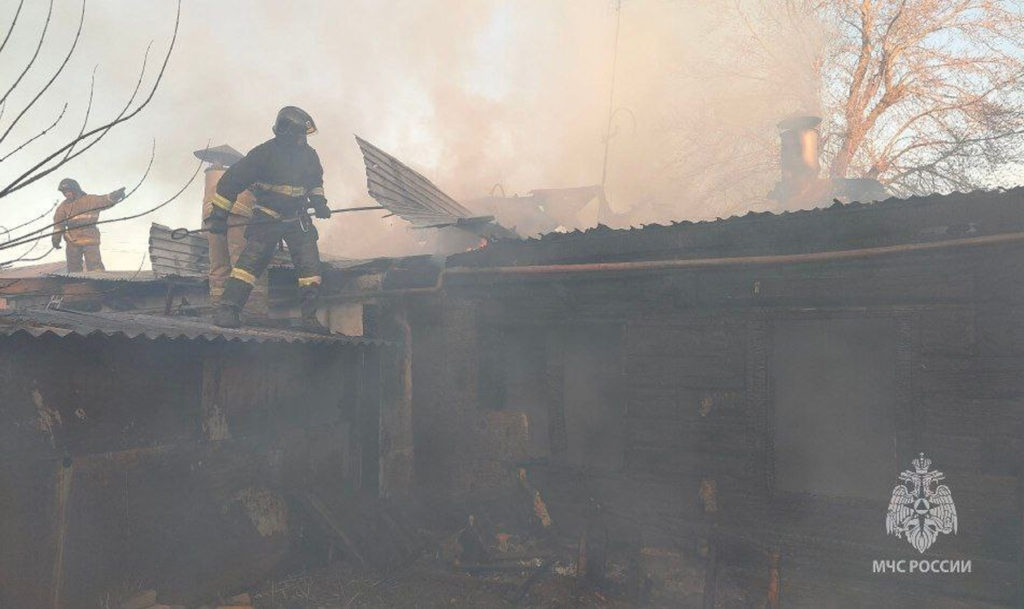Есть жертвы! В Магнитогорске пожарные потушили пожар в частном доме