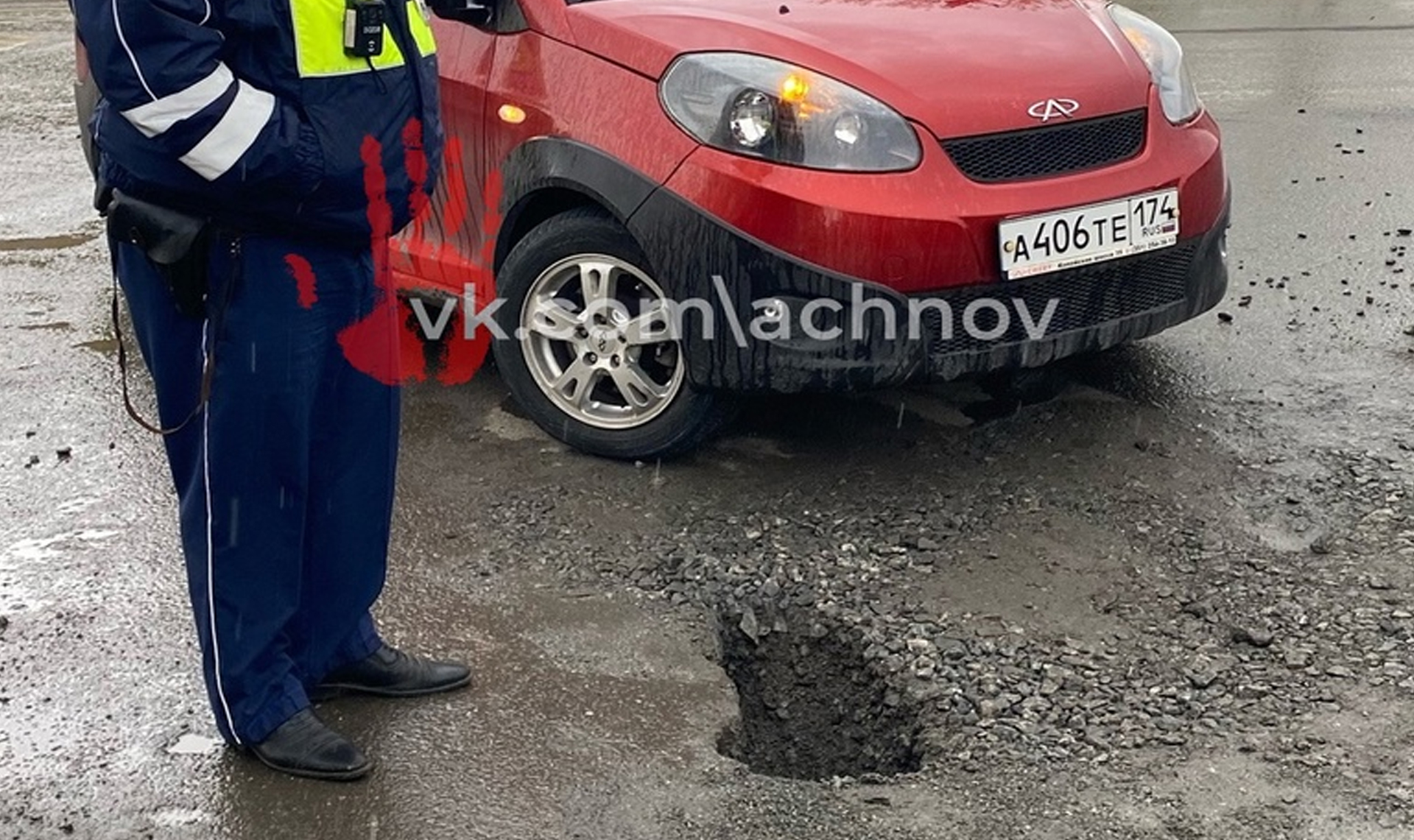 Машины уходят под землю! Жители Коркино жалуются на плохую дорогу