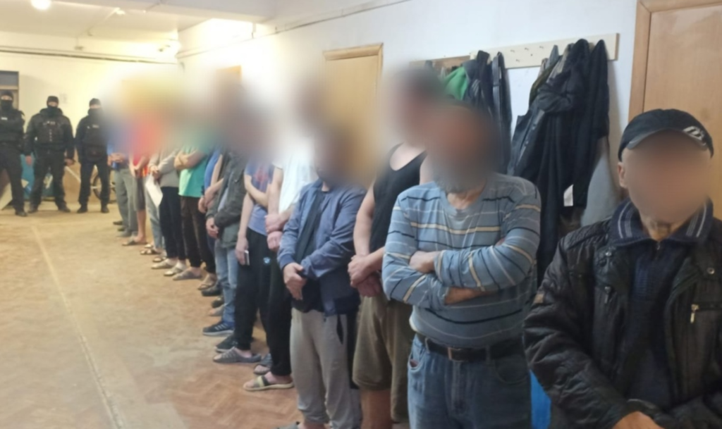 Полиция и ОМОН нагрянули на челябинскую фабрику 