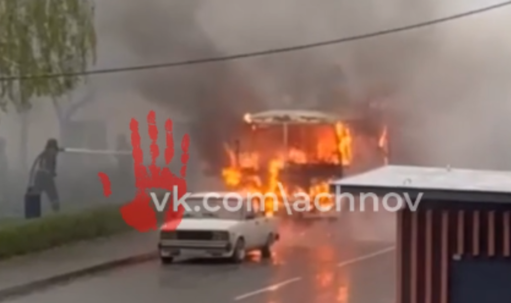 В Челябинске сгорел ПАЗик