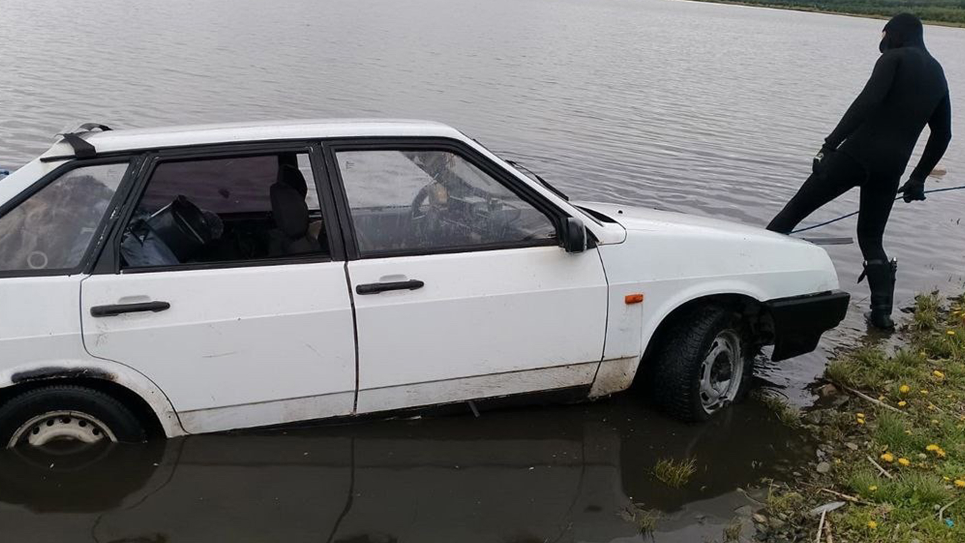 машина вытаскивает машину из воды (88) фото