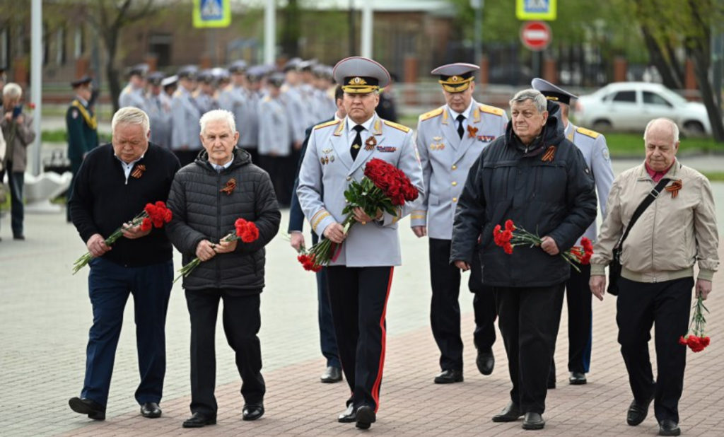 Начальник Главка Михаил Скоков и его коллеги возложили цветы к памятнику «Солдатам правопорядка»