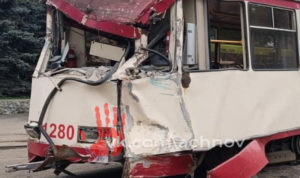 Часть вагона превратилась в груду металла! Трамвай попал в ДТП Челябинске