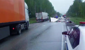 Водитель грузовика пострадал в ДТП на трассе М-5 под Миассом