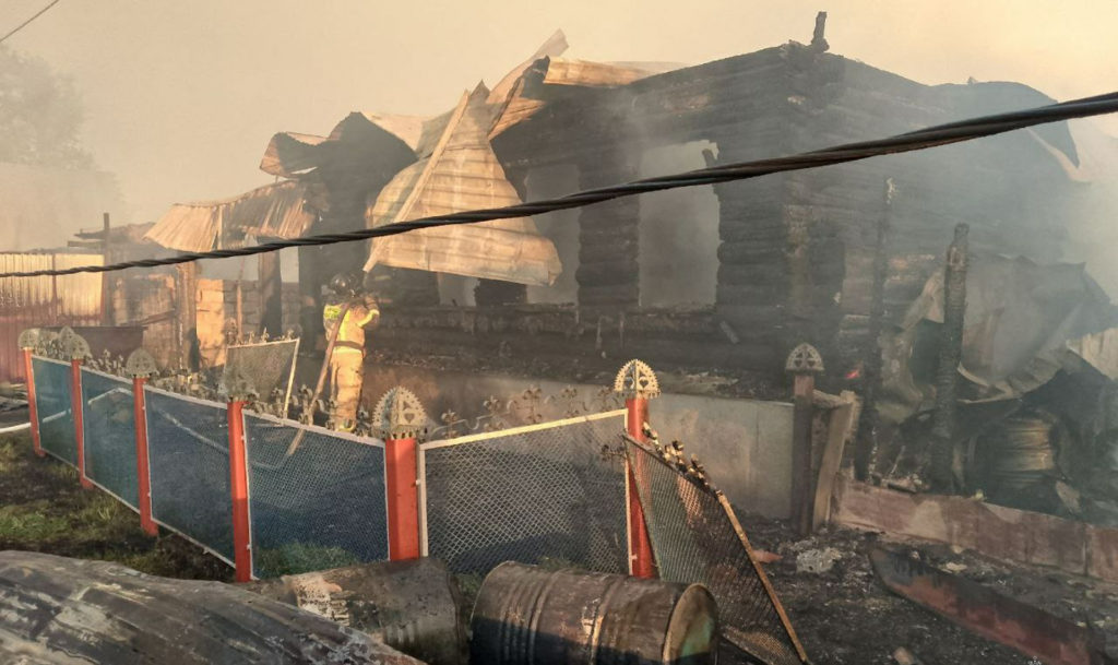 В Миассе сгорели три дома