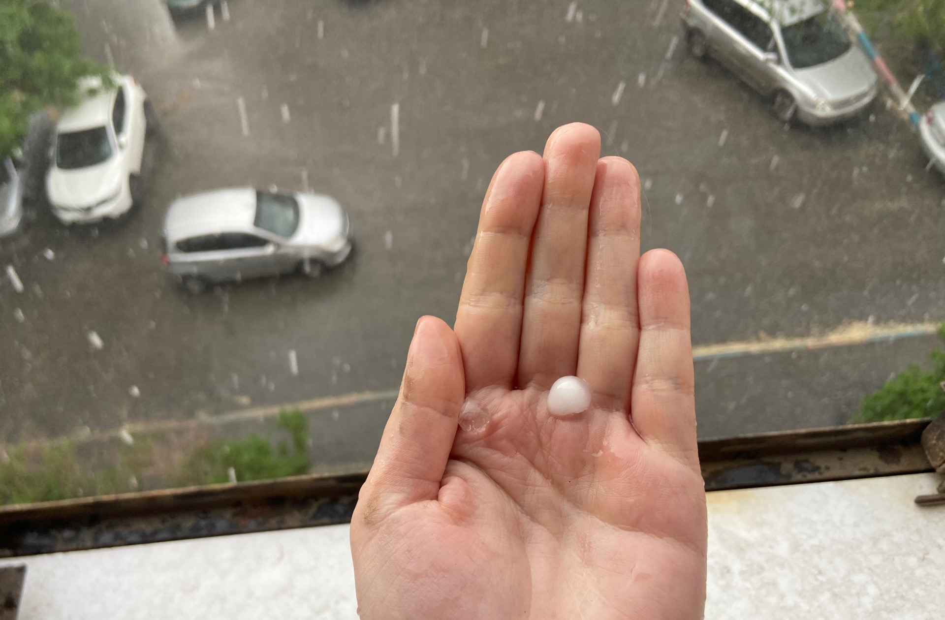 Металлургический район накрыло грозой с градом