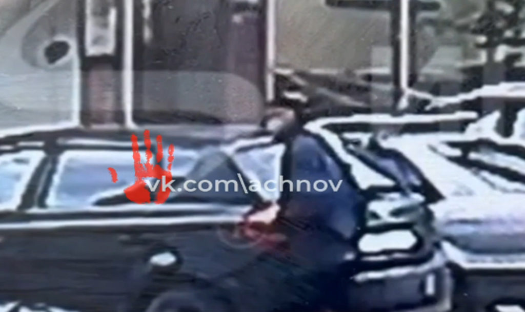 В Челябинске неизвестные царапает чужие машины