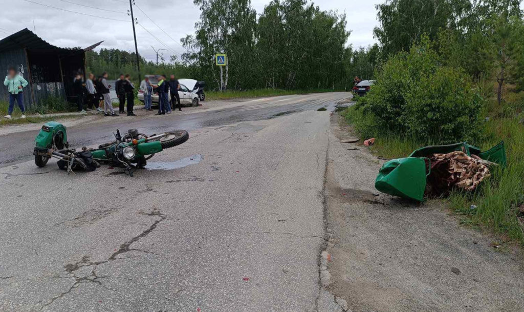 Подросток на мотоцикле влетел в иномарку