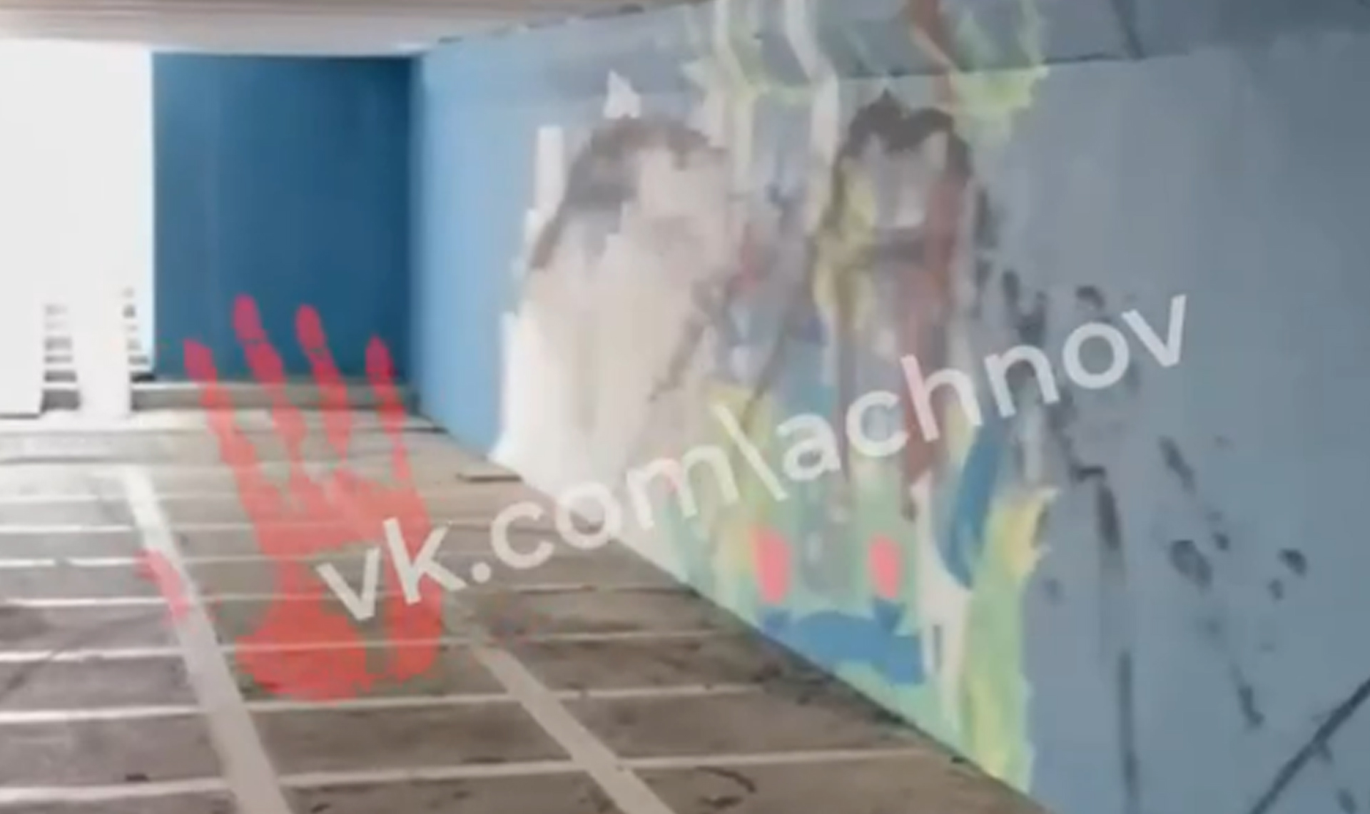 Вандалы испортили граффити в подземном переходе возле «Детского мира» в Челябинске