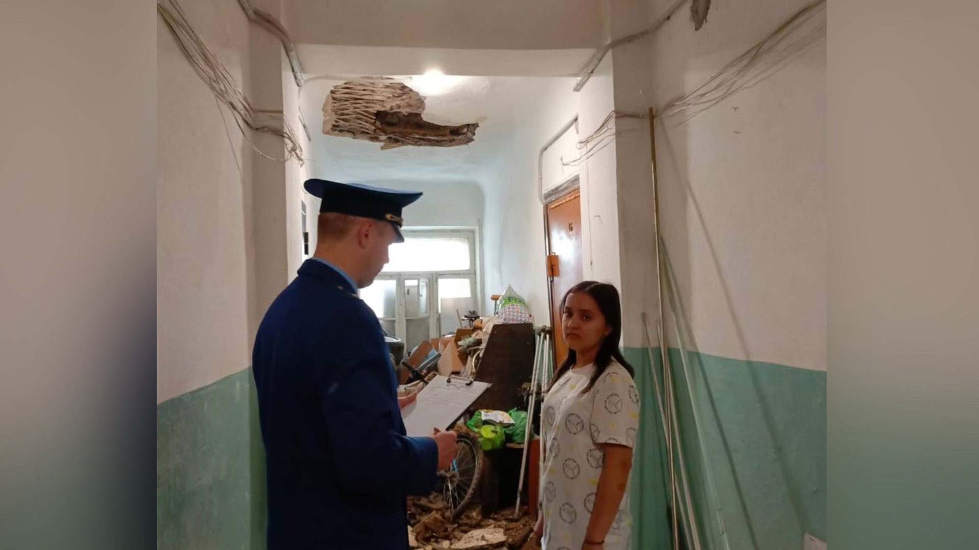 И.о прокурора Металлургического района выехал на место обрушения потолка в доме на Социалистической