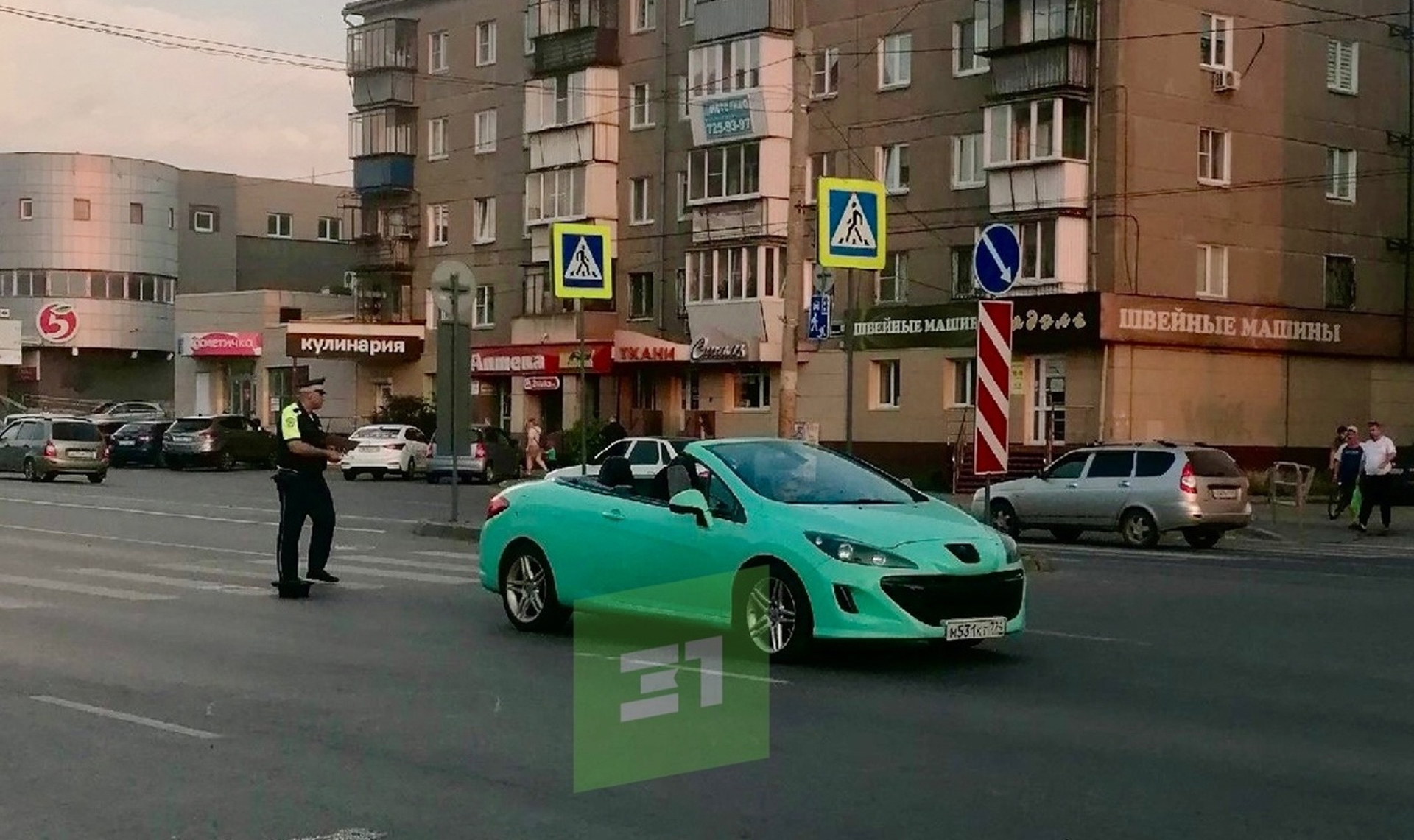 В Челябинске на Дзержинского автомобилист наехал на коляску с детьми