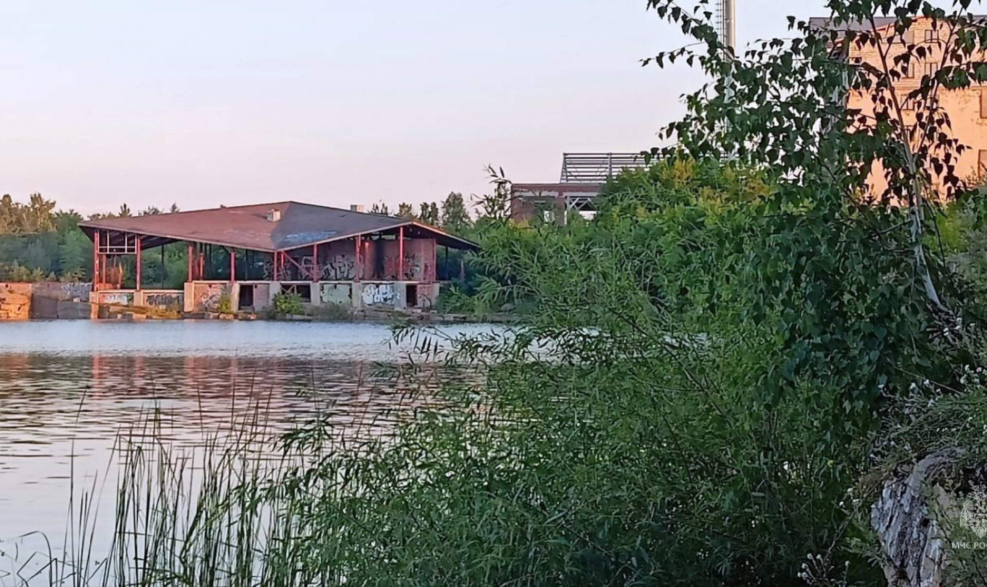 Еще один погибший на воде: на Изумрудром карьере утонул мужчина |  07.07.2024 | Челябинск - БезФормата