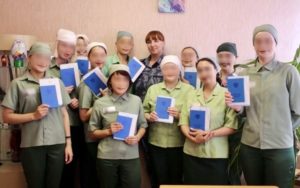 В женской исправительной колонии Челябинска «выпускной» - 12 человек получили среднее образование