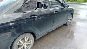 Неизвестные разбили автомобиль Евгения Бакланова