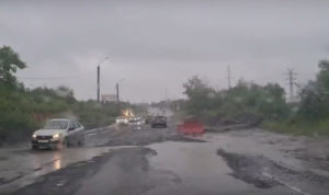 В Челябинске окончательно испортилась погода: из-за осадков подтапливает дороги