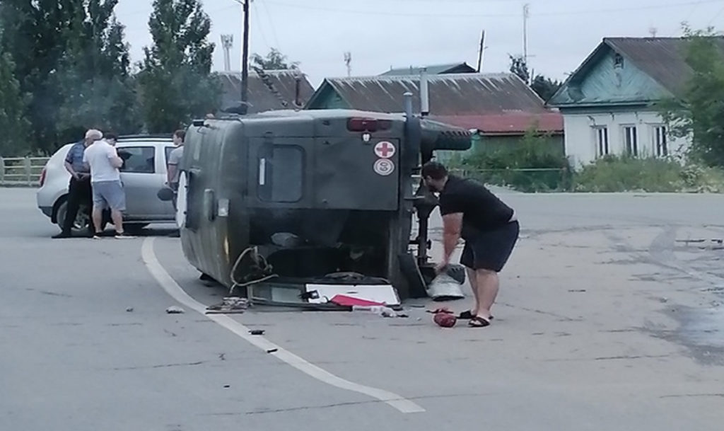 В Чебаркуле опрокинулась машина