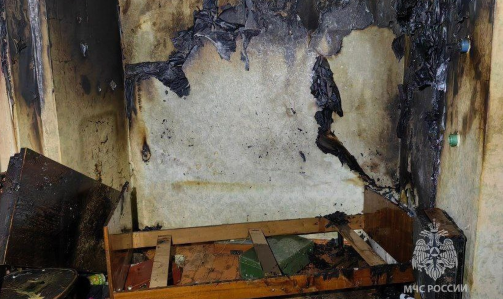 Сегодня ночью сгорела квартира в Челябинске. Погиб один человек