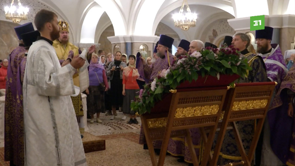 Митрополит совершил богослужение над иконой