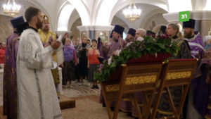 Митрополит совершил богослужение над иконой