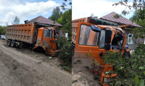 Водителя грузовика доставили в больницу