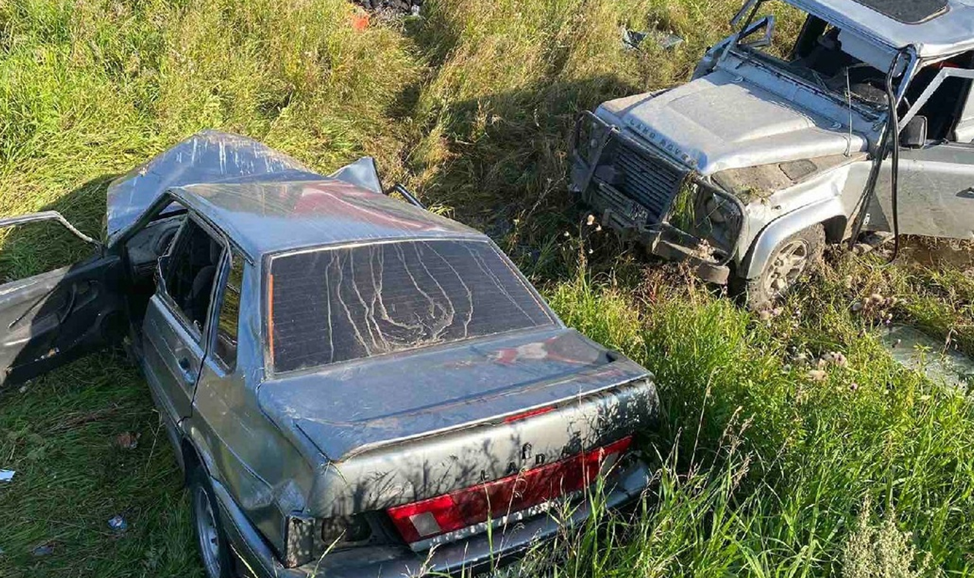 Возле села Ларино в кювет улетели две машины