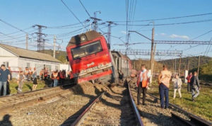 В Златоусте грузовой поезд сошёл с рельсов