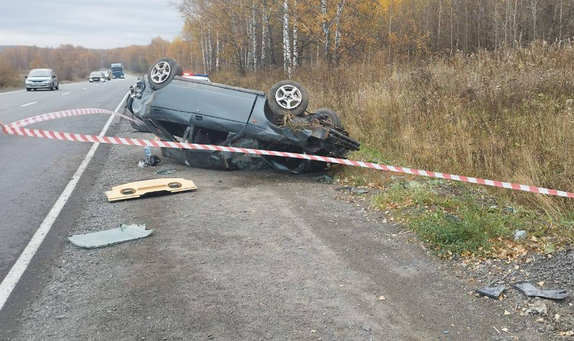 при обгоне перевернулась легковушка