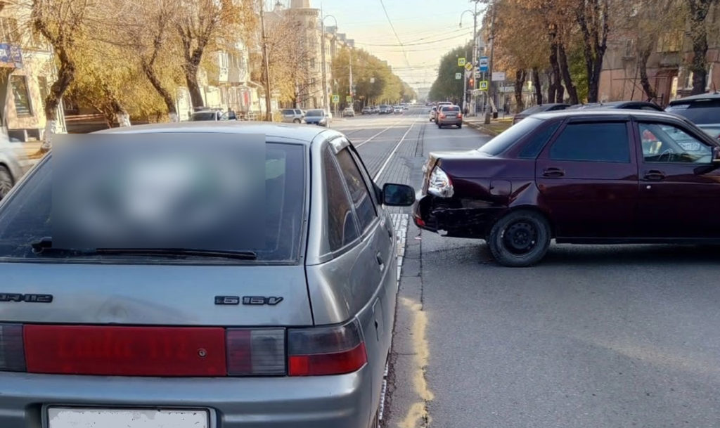 В Магнитогорске одна машина не пропустила другую, в итоге, случилась авария и пострадал один человек