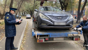 У отца отобрали автомобиль за долги по алиментам