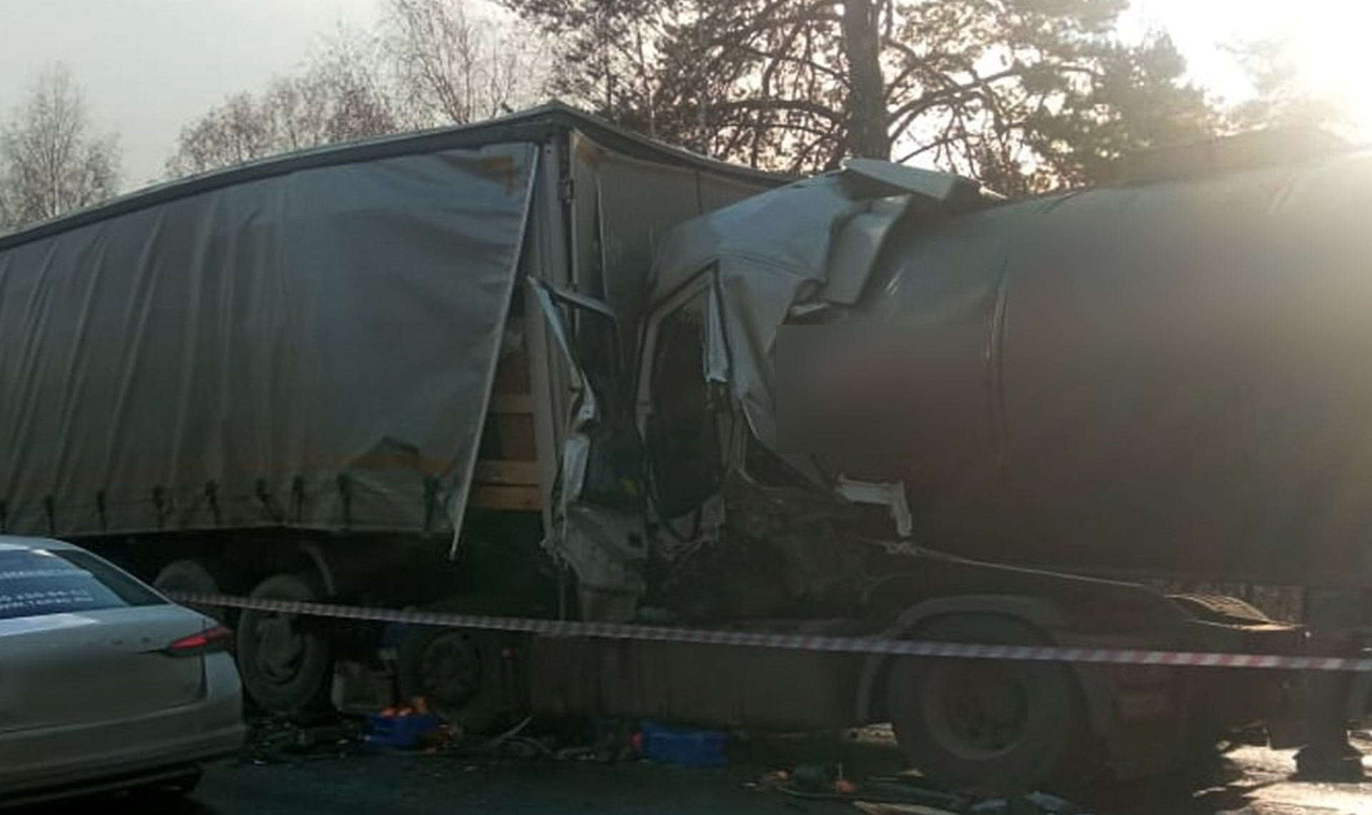 Спасатели рассказали, как доставали из разбитого грузовика погибшего водителя