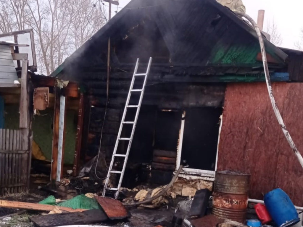 Дом сгорел в поселке Полетаево Сосновкого района 