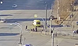 На Северо-Западе иномарка наехала на пешеходов