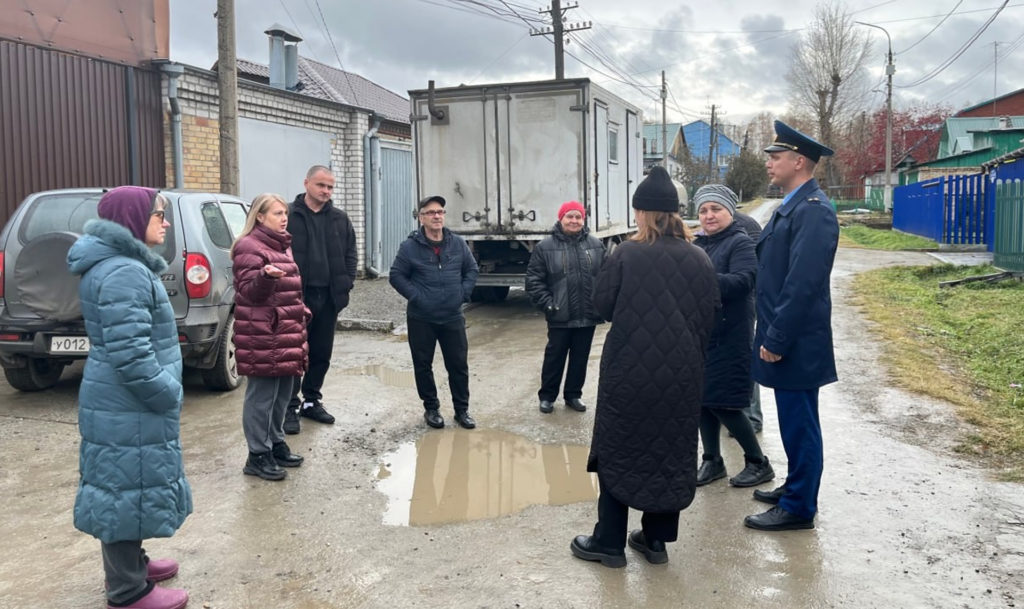 За недельное отсутствие воды в поселке Першино к ответственности призвали двух человек