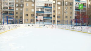 Челябинцы не могут найти ответственного за содержание хоккейного корта во дворе