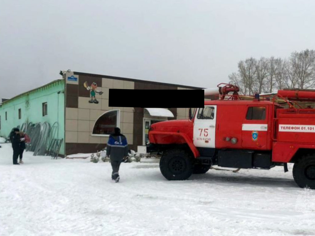 В Усть-Катаве в строительном магазине произошел пожар