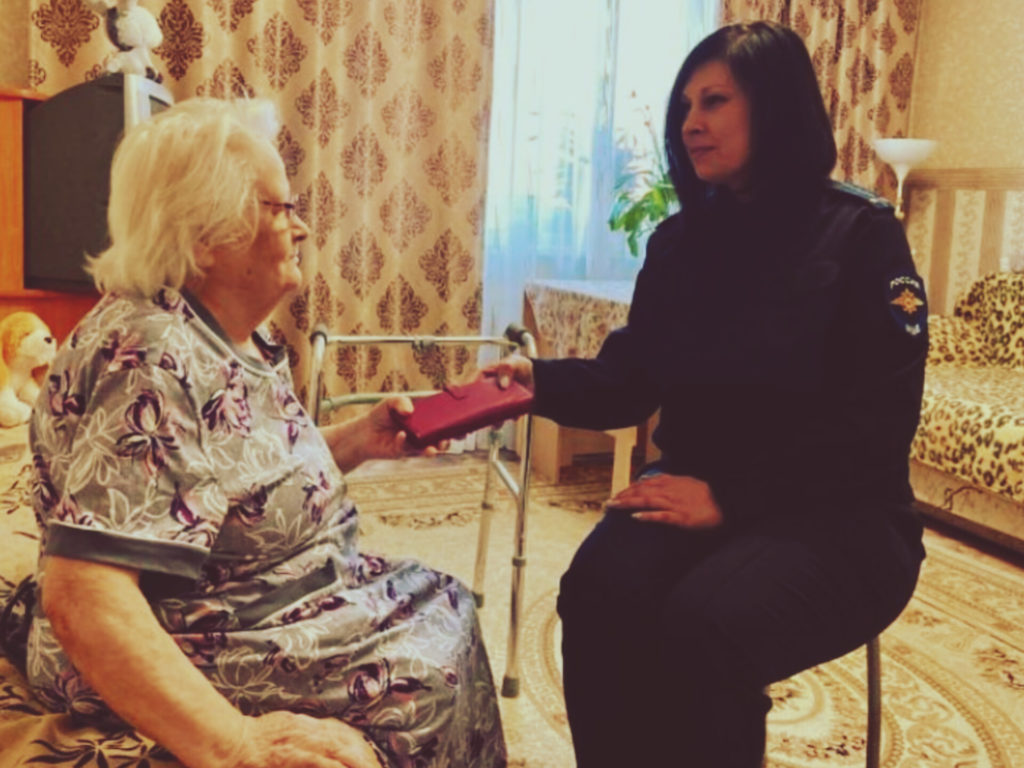 В Озерске у 92-летней женщины украли кошелёк с деньгами