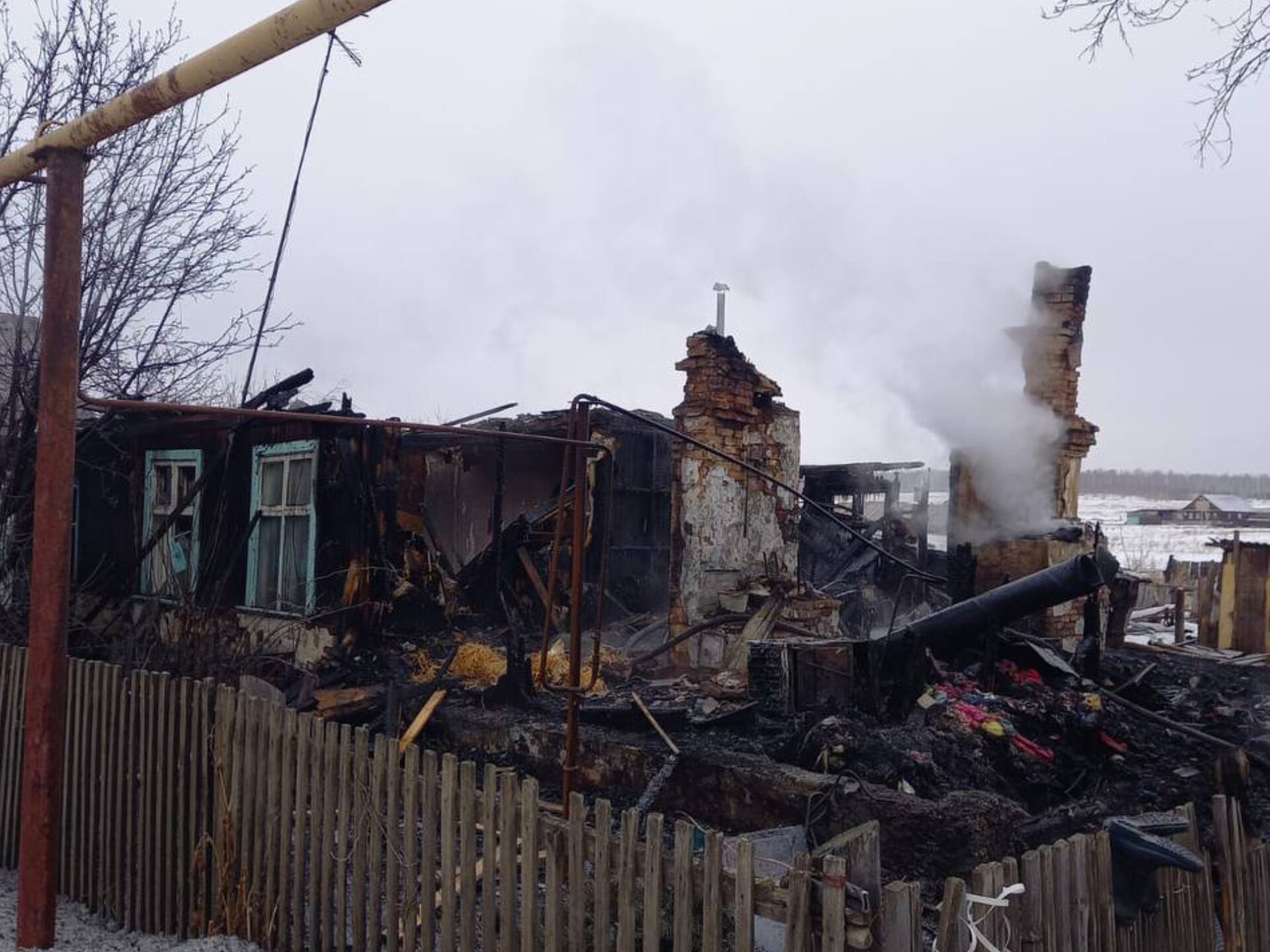 Прокуратура и следователи начали проверку по факту гибели ребенка на пожаре в поселке Филимоново