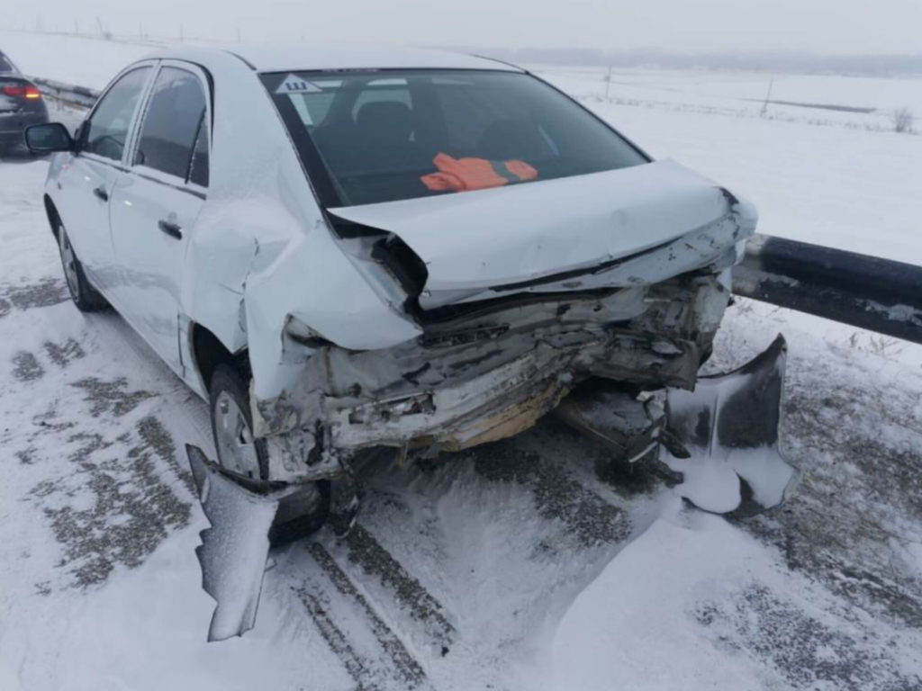 Две машины разбились на 74 километре автодороги Магнитогорск-Кизильское-Сибай