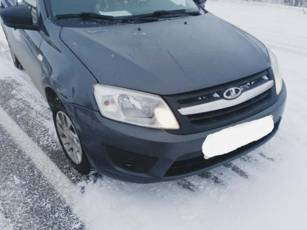 Молодая девушка на "Ладе" устроила аварию на трассе 