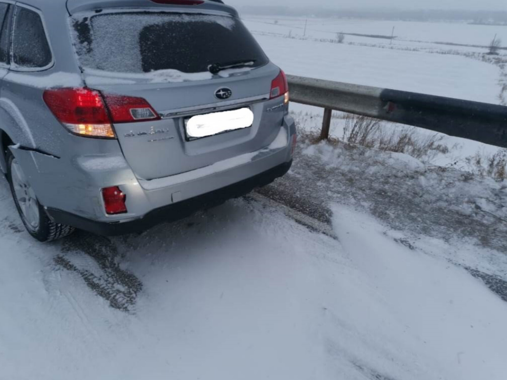 Молодая девушка на "Ладе" устроила аварию на трассе