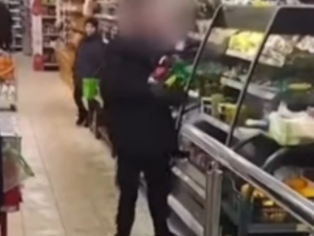 Воры любят алкоголь, сыр, колбасу и кофе!