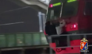 Транспортная полиция поймала троих зацеперов на станции Чурилово