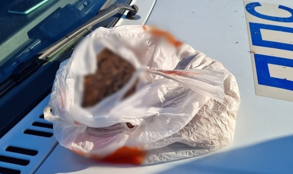 Такой молодой, а уже наркоман?! В Троицке поймали парня с коноплей