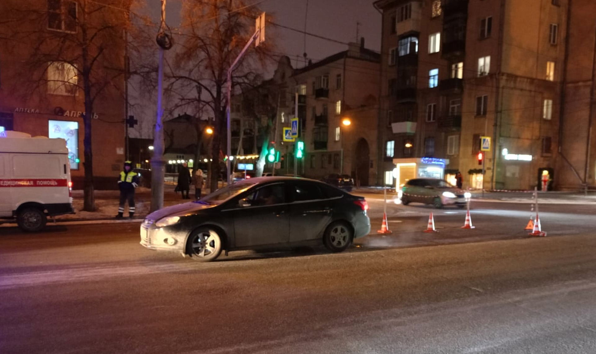 Переход на "зеленый" не спас ее от происшествия!