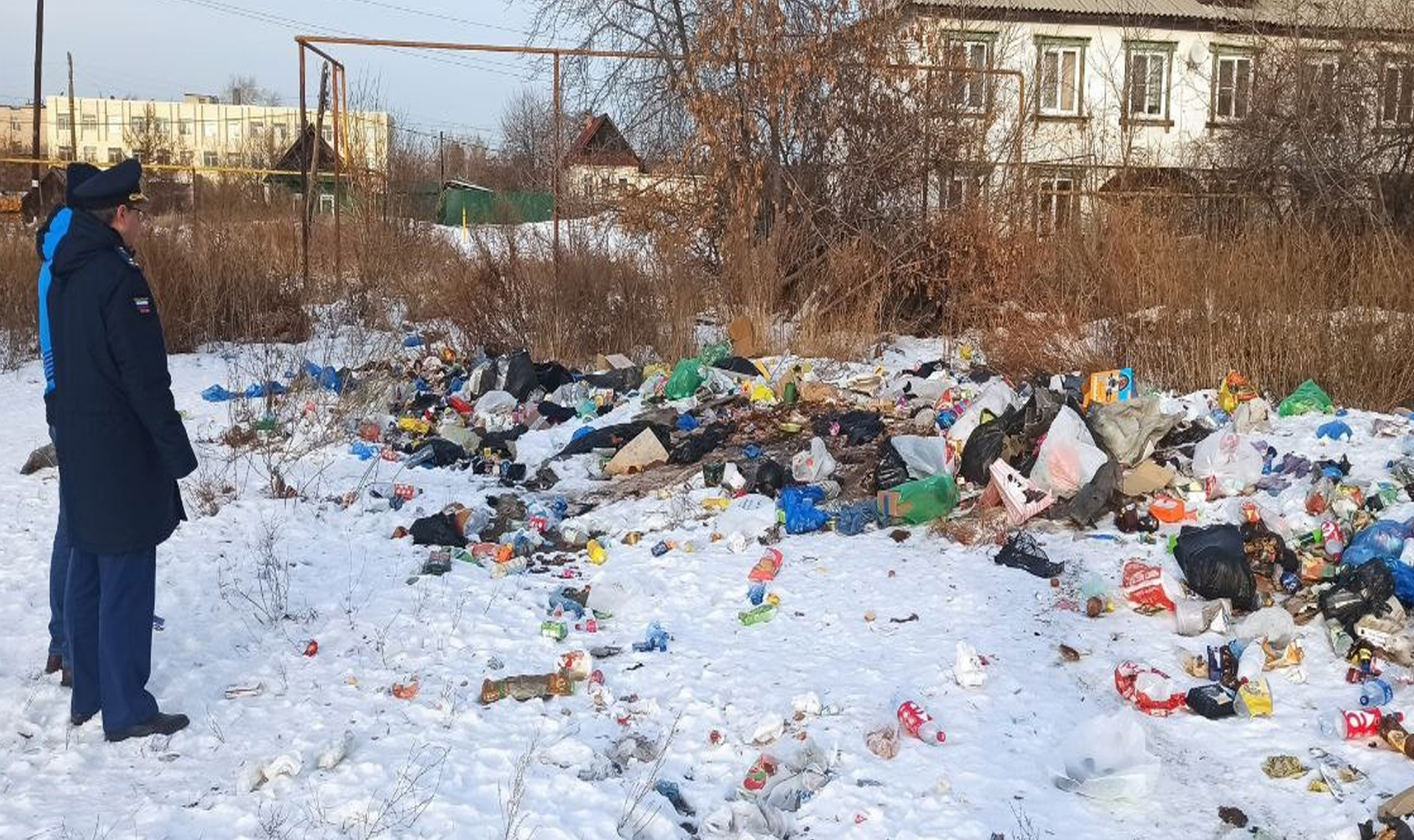 В Кыштыме прокуратура потребовала ликвидировать несанкционированную свалку мусора